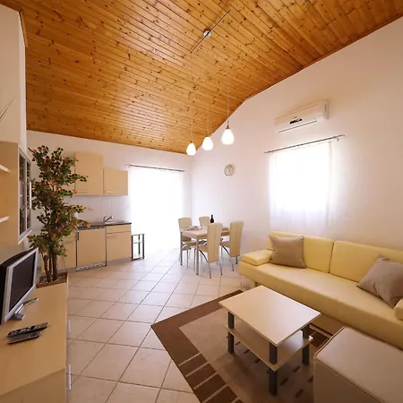 Apartment Gesamte In Mit Grossem Balkon