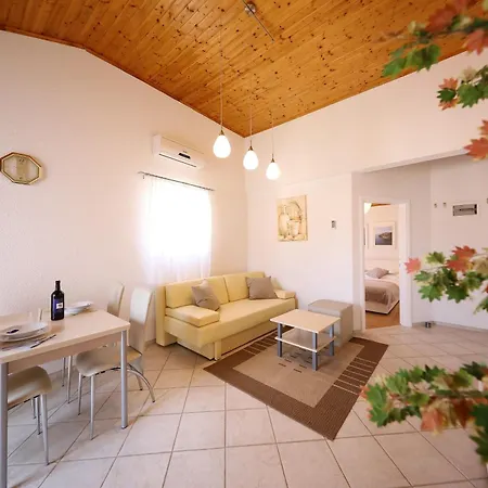 Apartment Gesamte In Mit Grossem Balkon Vir