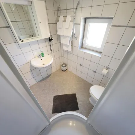 Gesamte In Mit Grossem Balkon * Vir